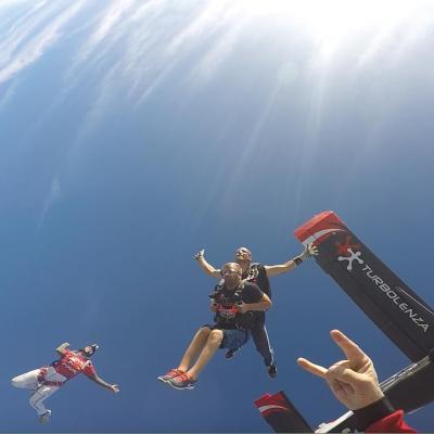 Mirco Acquarelli, paraplegico, si lancia con il paracadute da 4000 metri